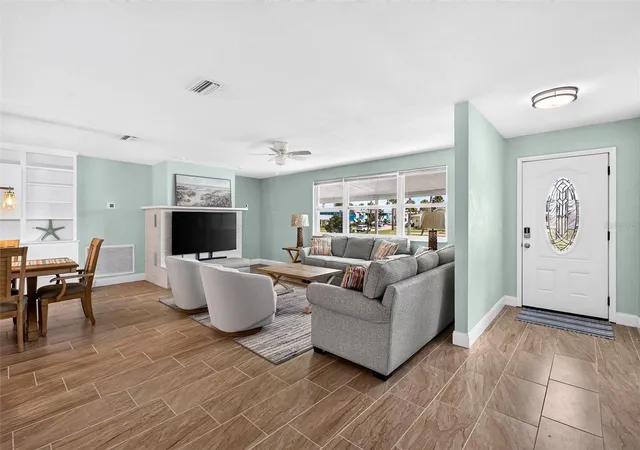 Photo 3 of Single family home for sale at 341 Plaza Blvd, Daytona Beach, FL 32118 | MLS# V4947594 | Listing updated on 2026-09-26