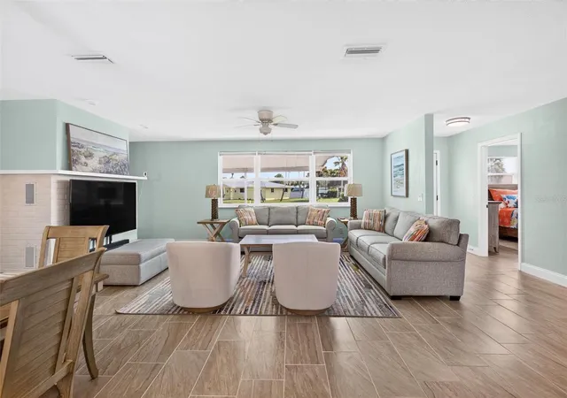 Photo 4 of Single family home for sale at 341 Plaza Blvd, Daytona Beach, FL 32118 | MLS# V4947594 | Listing updated on 2026-09-26