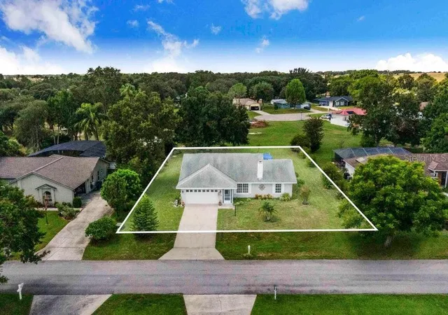 Photo 2 of Single family home for sale at 910 Liberty Ln, Auburndale, FL 33823 | MLS# O6386374 | Listing updated on 2026-07-26