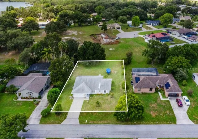 Photo 3 of Single family home for sale at 910 Liberty Ln, Auburndale, FL 33823 | MLS# O6386374 | Listing updated on 2026-07-26