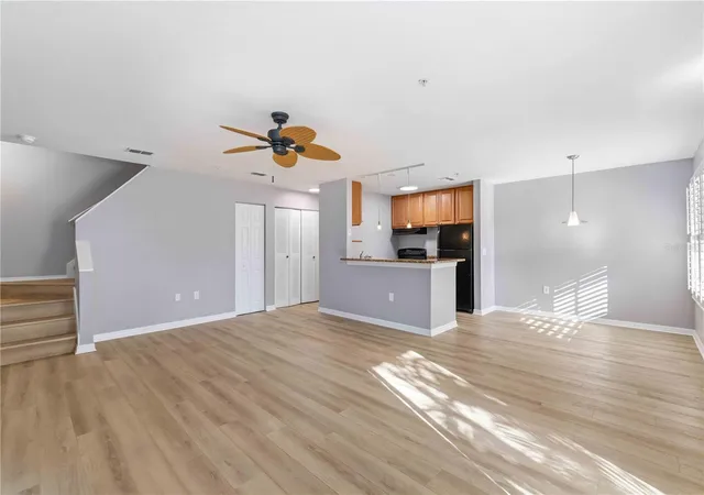 Listing Photo 5 - Condo for sale in building located at 850 S Tamiami Trl, Sarasota, FL 34236 - Unit #630