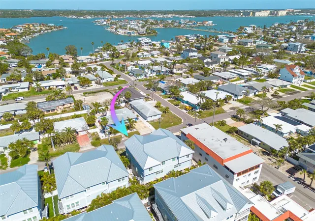 4th image of 16306 1St St E, Redington Beach, FL 33708 | MLS# OM719790