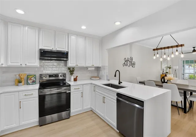 Photo 4 of Townhouse for sale at 918 Woodbridge Ct, Safety Harbor, FL 34695 | MLS# TB8481400 | Listing updated on 2026-09-16