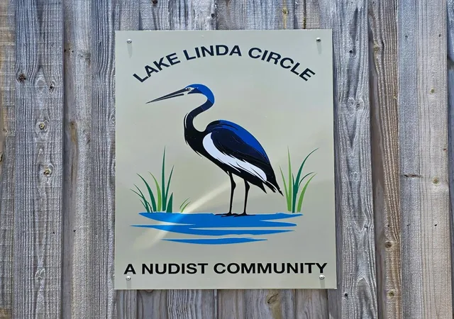 Homes for sale in Lutz, FL | 2016 Lake Linda Cir, Lutz, FL 33558 | MLS# W7883473