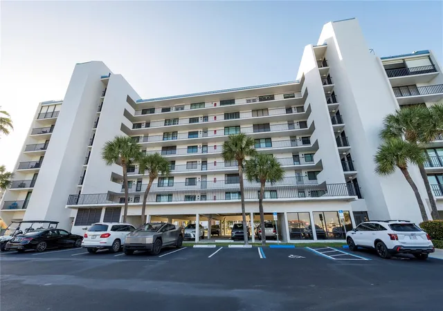 3rd image of 1591 Gulf Blvd, Clearwater, FL 33767