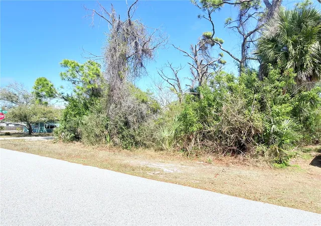 3rd image of 2801 12Th St, Englewood, FL 34224 | MLS# D6146386