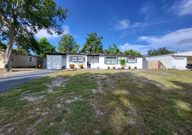 2nd image of 995 Emerald Dr, Mount Dora, FL 32757 | MLS# TB8481533