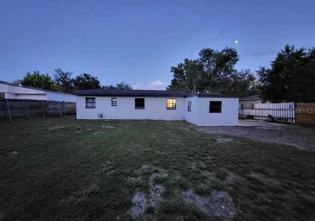 3rd image of 995 Emerald Dr, Mount Dora, FL 32757 | MLS# TB8481533