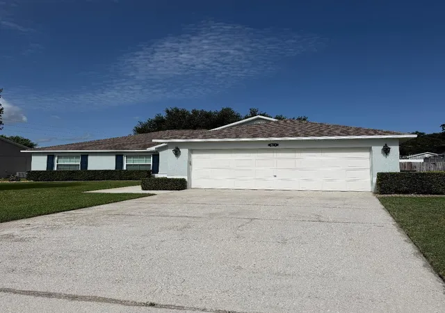 Photo 2 of Sale Pending at 511 Heather Glen Dr, Winter Haven, FL 33884 | MLS# P4938000 | Listing updated on 2026-08-22