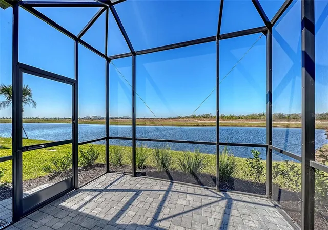 Photo 3 of Single family home for sale at 2114 Sylvester Palm Ln, Bradenton, FL 34212 | MLS# TB8481543 | Listing updated on 2026-10-04