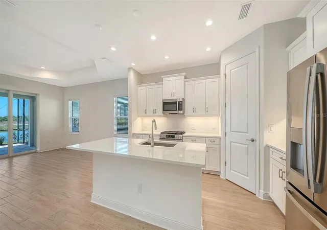 Photo 4 of House for sale at 2114 Sylvester Palm Ln, Bradenton, FL 34212 | MLS# TB8481543 | Listing updated on 2026-10-04