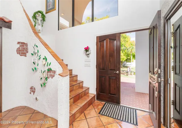 Photo 3 of Mansion for sale at 11915 W Riverhaven Dr, Homosassa, FL 34448 | MLS# W7883487 | Listing updated on 2026-03-07