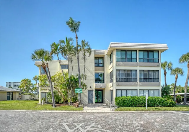 Listing Photo 5 - Condo for sale in building located at 199 Whispering Sands Dr, Sarasota, FL 34242 - Unit #204