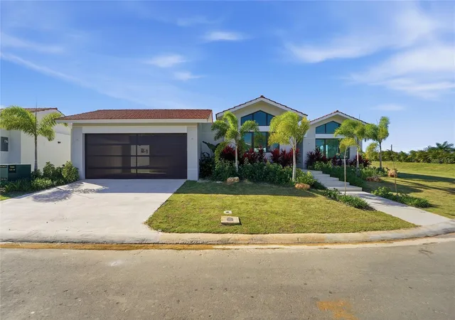Photo 2 of Single family home for sale at 804 Camino De Las Verbenas, Dorado, PR 00646 | MLS# PR9119590 | Listing updated on 2026-03-01