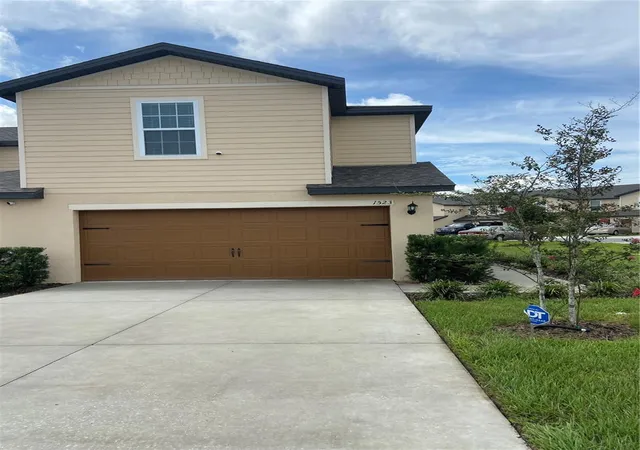 Townhouse for sale at 1523 Wynford Cir, TAVARES, FL 32778 | MLS# S5144869