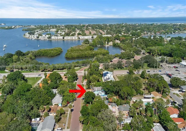 5th image of 626 37Th Ave S, Saint Petersburg, FL 33705 | MLS# TB8481678