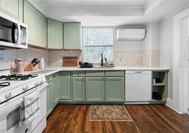 Photo 4 of Single family home for sale at 626 37th Avenue S, Saint Petersburg, FL 33705 | MLS# TB8481678 | Listing updated on 2026-10-07