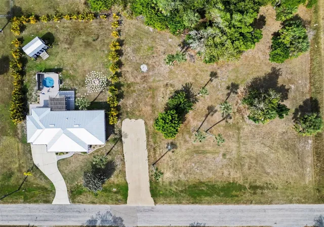 Photo 4 of Single family home for sale at 410 E Henry St, Punta Gorda, FL 33950 | MLS# C7522680 | Listing updated on 2026-09-29