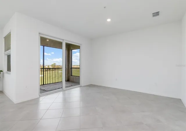 Listing Photo 5 - Condo for sale in building located at 17595 Opal Sand Dr, Venice, FL 34293 - Unit #406
