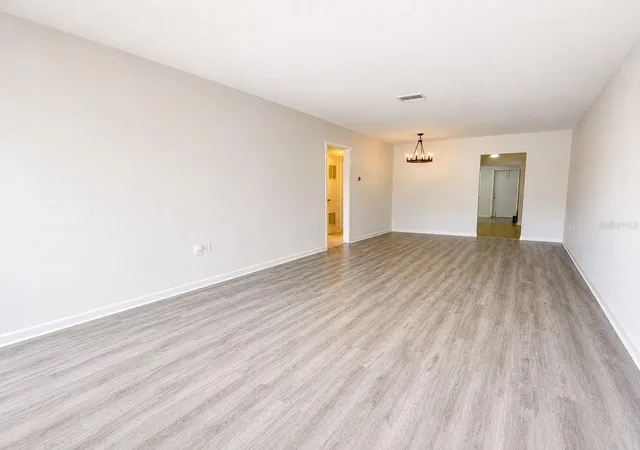Listing Photo 5 - Condo for sale in building located at 5860 38Th Ave N, ST PETERSBURG, FL 33710 - Unit #29