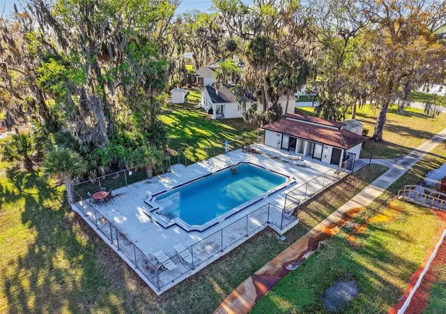 2nd image of 913 Belle Oak Dr #0, Leesburg, FL 34748 | MLS# G5108951