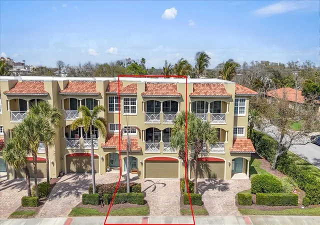 3rd image of 702 Granada Ave, VENICE, FL 34285