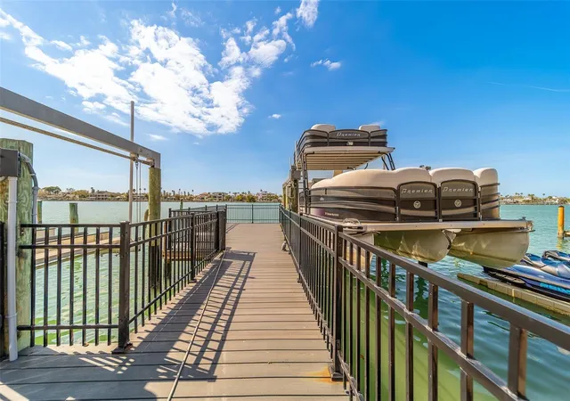 3rd image of 824 Island Wy, Clearwater Beach, FL 33767 | MLS# TB8481851
