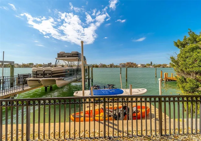 4th image of 824 Island Wy, Clearwater Beach, FL 33767 | MLS# TB8481851
