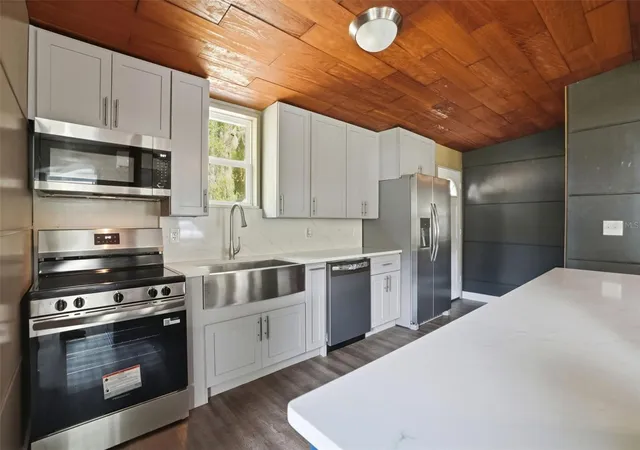 Photo 2 of Single family home for sale at 320 S Otis Ave, Lecanto, FL 34461 | MLS# W7883522 | Listing updated on 2026-09-18