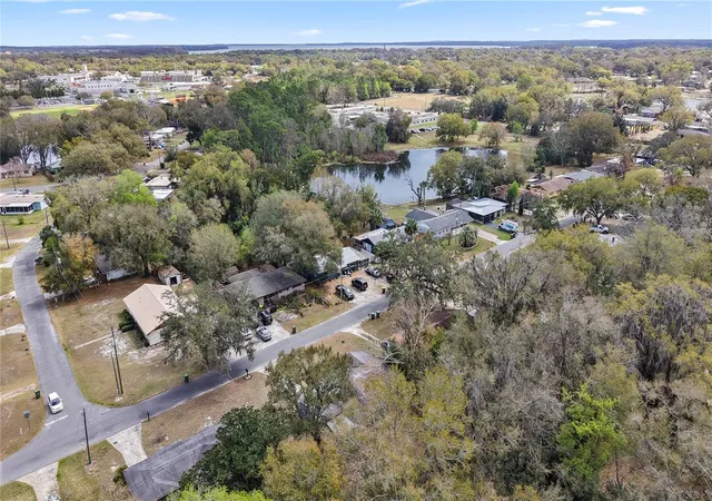 Photo 4 of Single family home for sale at 303 Louis St, Leesburg, FL 34748 | MLS# O6386992 | Listing updated on 2026-09-28