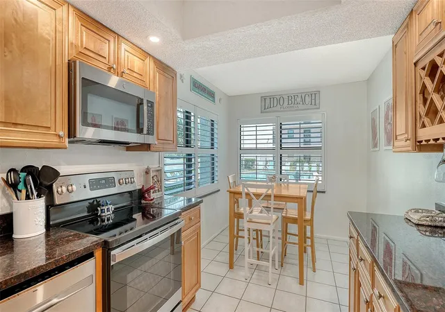 3rd image of 1001 Benjamin Franklin Dr #110, Sarasota, FL 34236 | MLS# A4684597