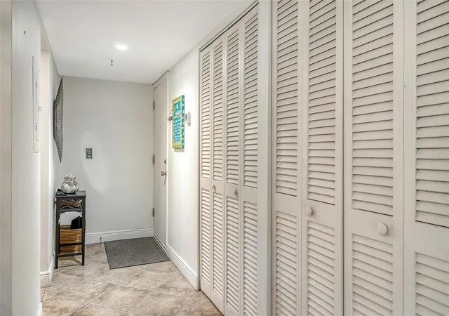 5th image of 1001 Benjamin Franklin Dr #110, Sarasota, FL 34236 | MLS# A4684597