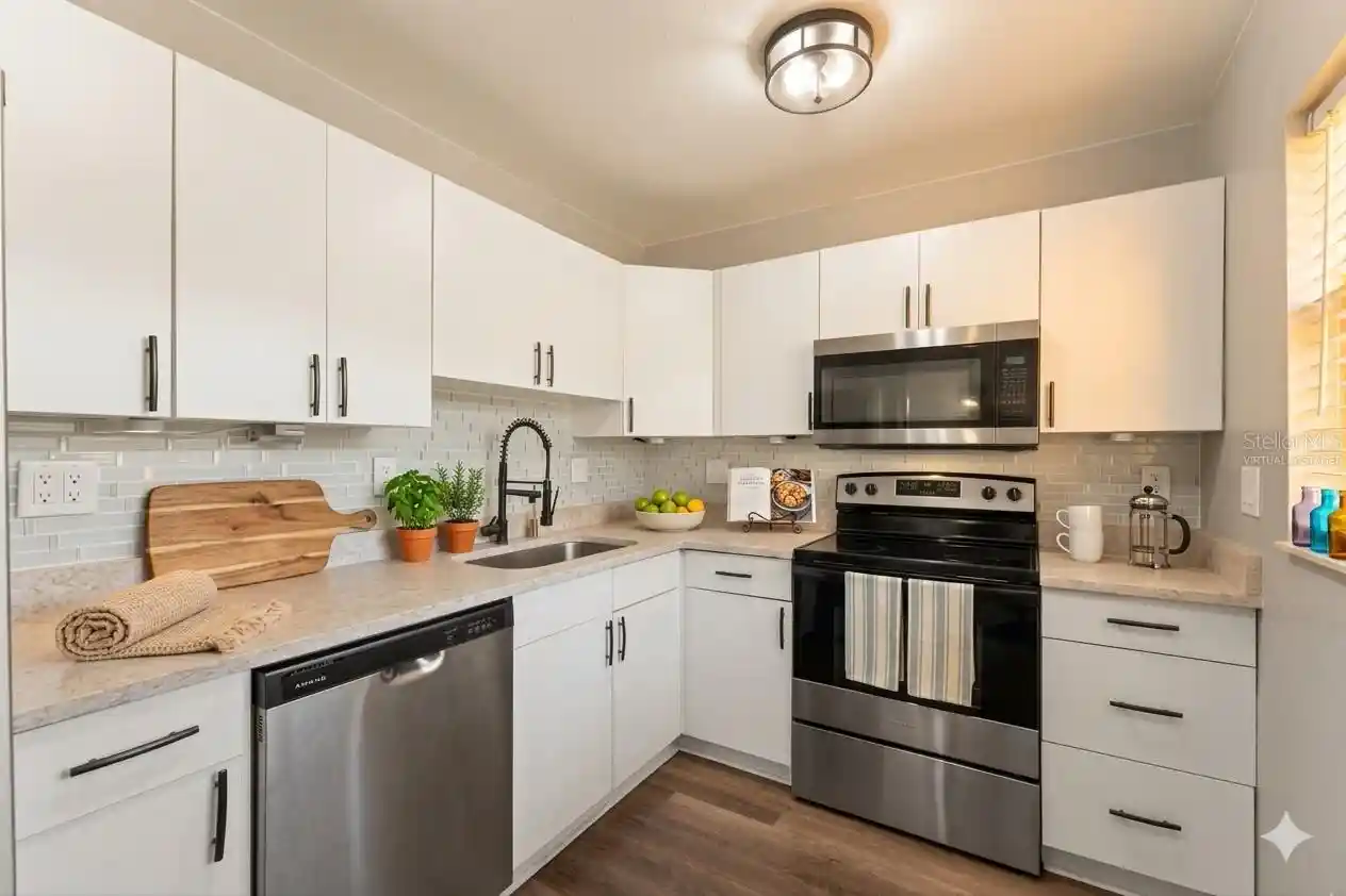 Listing Photo 2 - Condo for sale in 3034 Eastland Blvd located at 3034 Eastland Blvd, Clearwater, FL 33761 - Unit #D104