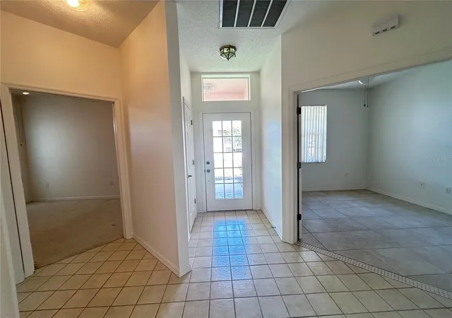 3rd image of 29 Enclave Dr, Winter Haven, FL 33884 | MLS# L4959890