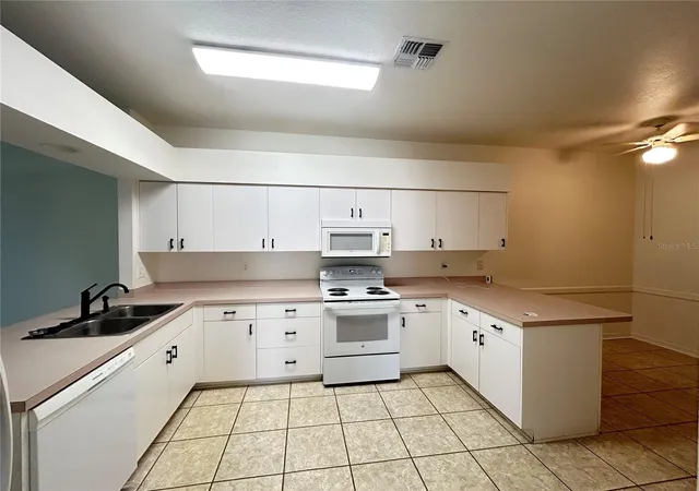 4th image of 29 Enclave Dr, Winter Haven, FL 33884 | MLS# L4959890