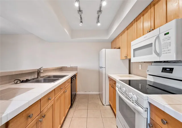 Listing Photo 4 - Condo for sale in building located at 5789 Peregrine Ave, Orlando, FL 32819 - Unit #30-C10-2