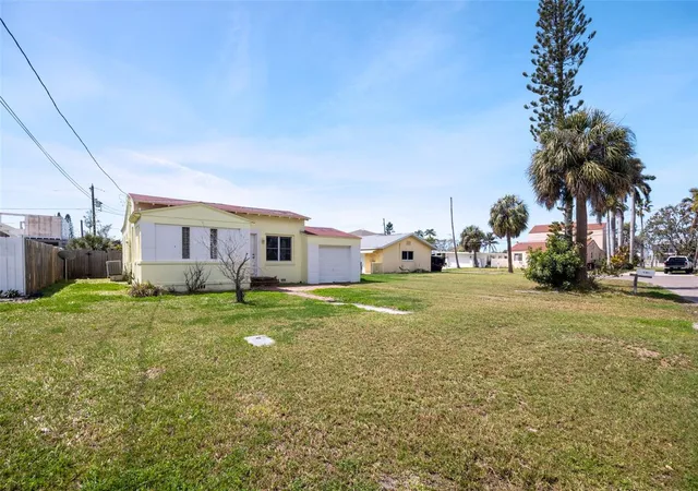 11th image of 15822 Redington Dr, Redington Beach, FL 33708 | MLS# TB8482418