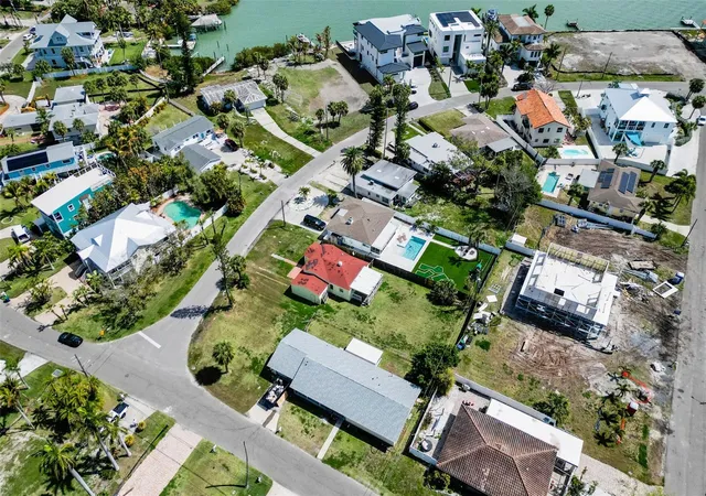 4th image of 15822 Redington Dr, Redington Beach, FL 33708 | MLS# TB8482418