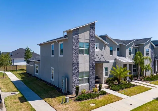 Photo 2 of Townhouse for sale at 8999 Cabot Cliffs Dr, Davenport, FL 33896 | MLS# O6387305 | Listing updated on 2026-08-17