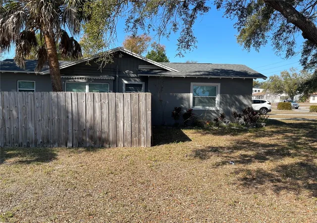 Photo 4 of Sale Pending at 1200 26th Avenue S, Saint Petersburg, FL 33705 | MLS# TB8482436 | Listing updated on 2026-10-08