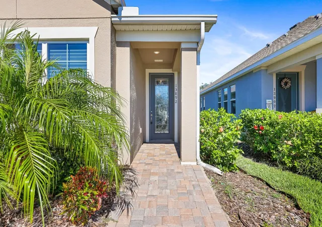 Photo 2 of Single family home for sale at 13892 Kingfisher Glen Dr, Lithia, FL 33547 | MLS# TB8482479 | Listing updated on 2026-09-16