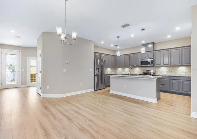Photo 4 of House for sale at 13892 Kingfisher Glen Dr, Lithia, FL 33547 | MLS# TB8482479 | Listing updated on 2026-09-16