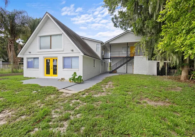 Photo 3 of Single family home for sale at 1824 Lake St, Oviedo, FL 32765 | MLS# O6387414 | Listing updated on 2026-09-04