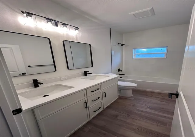 Photo 3 of Single family home for sale at 340 Kimble Ave, Oviedo, FL 32765 | MLS# O6387418 | Listing updated on 2026-10-06