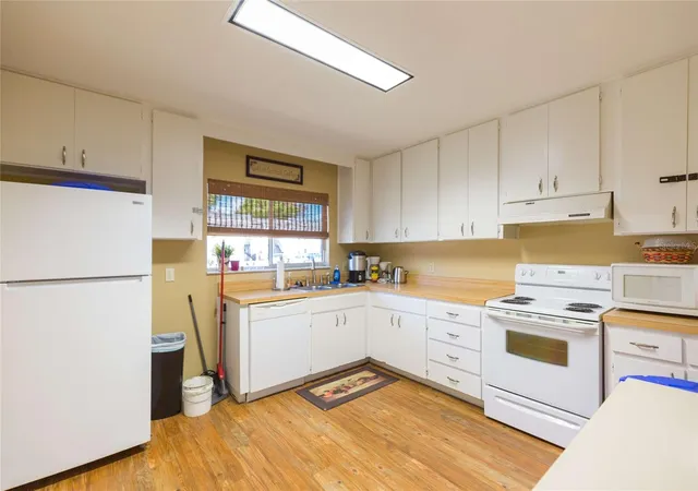 2nd image of 4513 S Oak Dr, TAMPA, FL 33611
