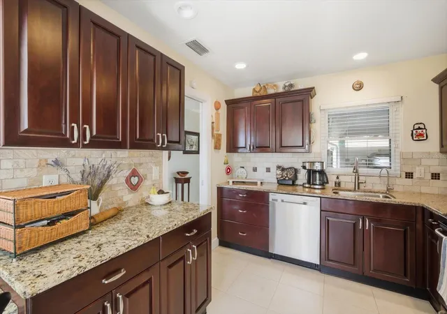Photo 2 of Condo for sale at 2320 Aquabluff Pl #V274, Sarasota, FL 34231 | MLS# TB8482598 | Listing updated on 2026-08-07