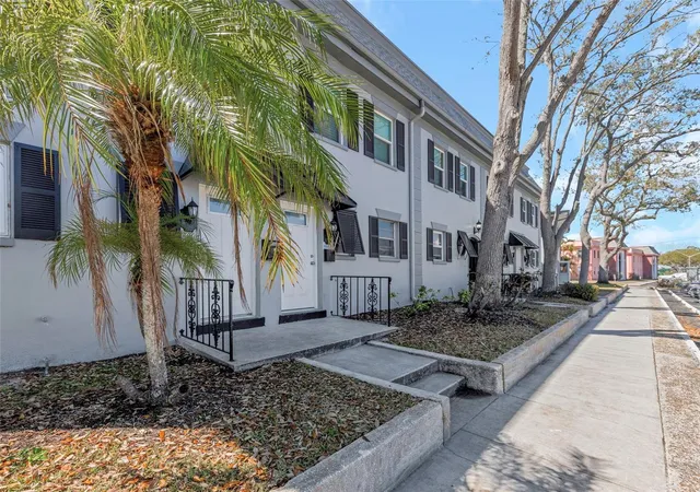 Homes for sale in St Petersburg, FL | 6976 Sunset Dr S #6976, St Petersburg, FL 33707 | MLS# TB8482605