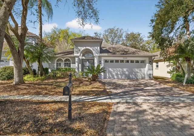 3rd image of 5209 Abbey Park Ave, Tampa, FL 33647 | MLS# W7883567