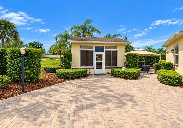 Photo 4 of Single family home for sale at 326 Nolane Ln, Polk City, FL 33868 | MLS# L4959925 | Listing updated on 2026-09-30