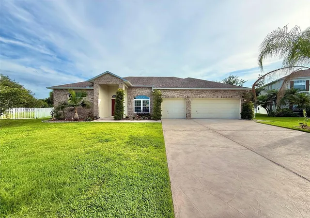 Homes for sale in Kissimmee, FL | 231 Strathmore Cir, Kissimmee, FL 34744 | MLS# S5145096